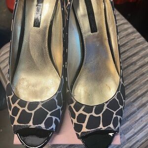 Bandolino giraffe print heels